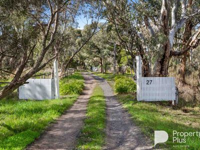 27 Mennens Lane, Harcourt North