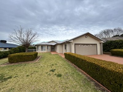 3 Lakeside Circuit, Dubbo