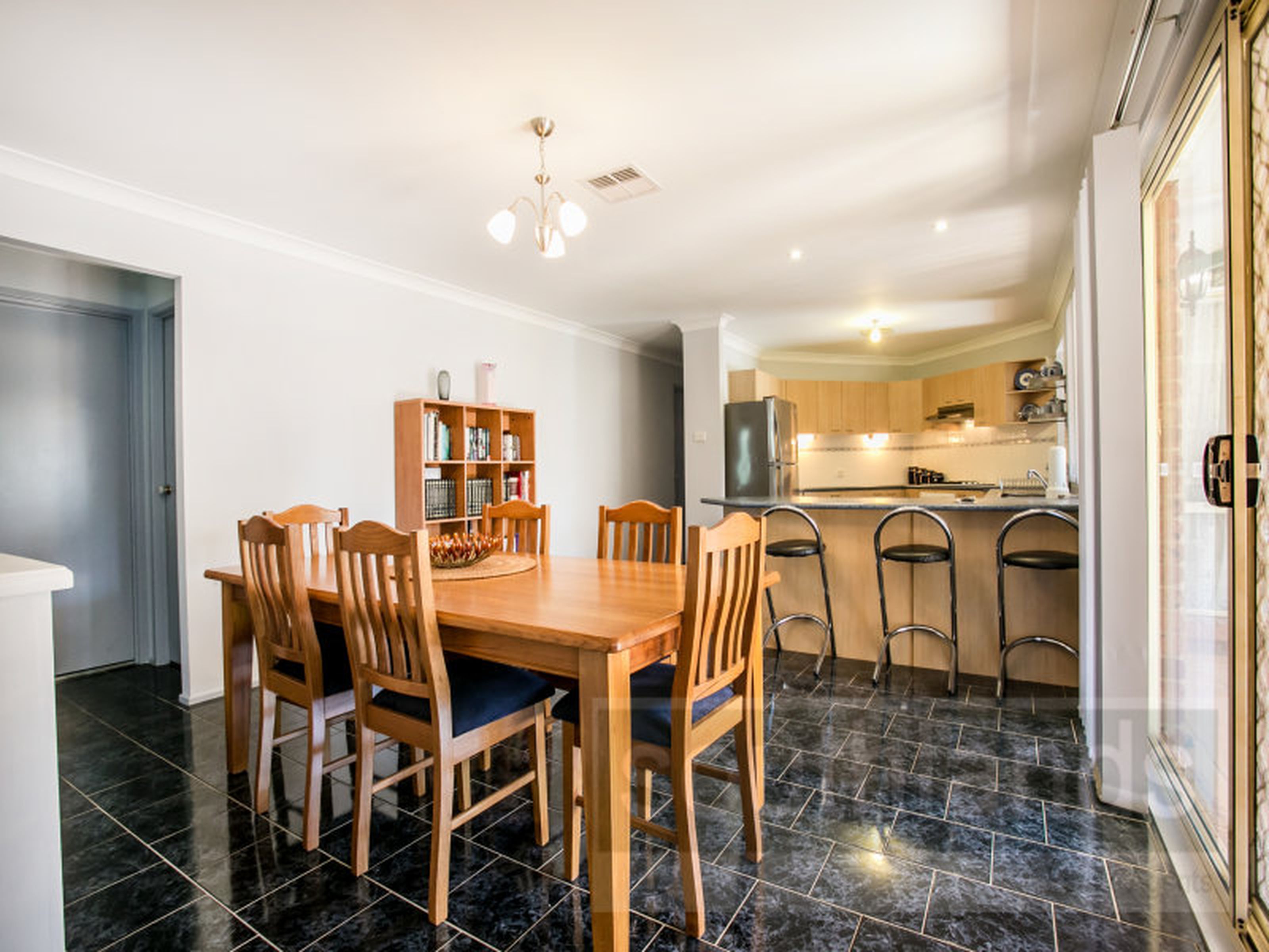 18 Sunbird Terrace, GLENMORE PARK