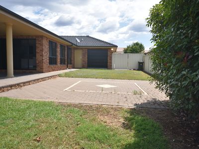 25 Lakeside Circuit, Dubbo