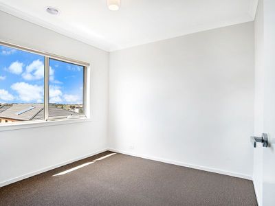 6 Living Crescent, Point Cook