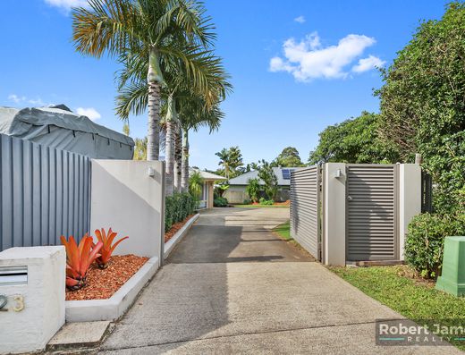 GENEROUS SIZE HOME - OPTIONS FOR DUAL LIVING image 6