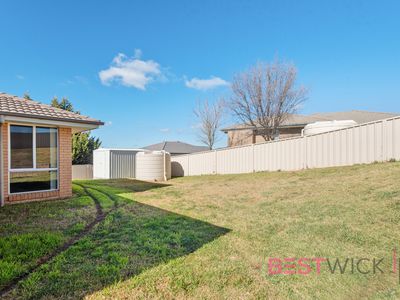 2 Lovejoy Avenue, Blayney