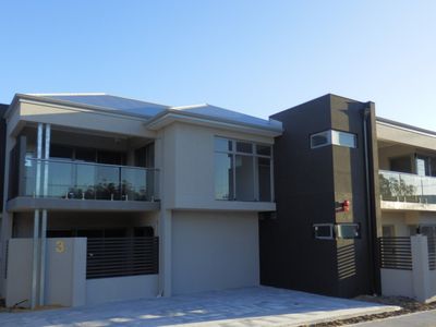 Unit 2/3 Leeder Street, Glendalough