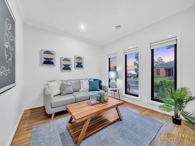 32 Brockwell Crescent, Manor Lakes