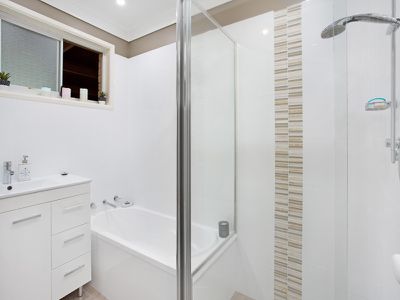 42 Devonshire Crescent, Oak Flats