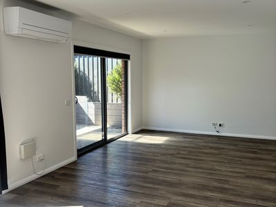 8 / 7 Dragonfly Drive, Seymour