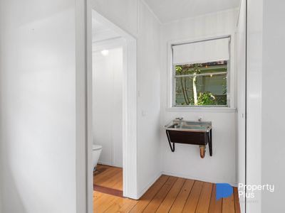 19 Mackenzie Street West, Golden Square