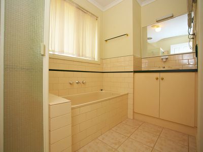 1 / 37 Bourke Crescent, Hoppers Crossing