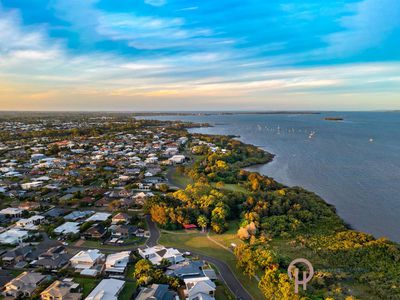 10 Talburpin Esplanade, Redland Bay