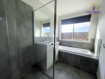 10 Darwinia Way, Cobblebank