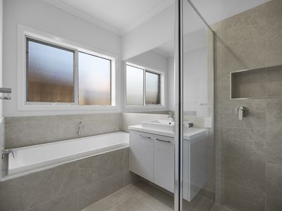 8 Oliveto Avenue, Truganina