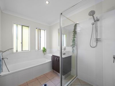 3 / 4 Banksia Road, Coomera