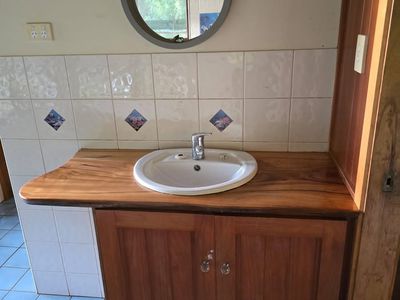 417 Davis Road, Jiggi