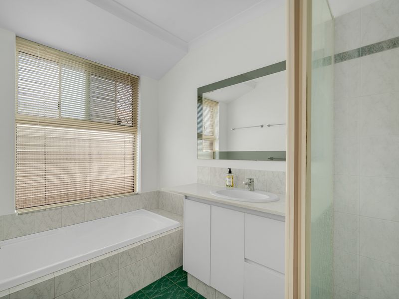 100 Bottlebrush Drive, Kiara