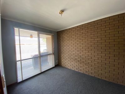 2 / 11 Beasley Avenue, Werribee