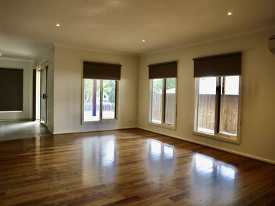 6 PROSPECT RISE, Yea