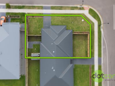 2 / 12 Aurora Way, Chisholm