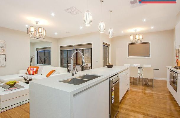 30 Perugia Avenue, Greenvale