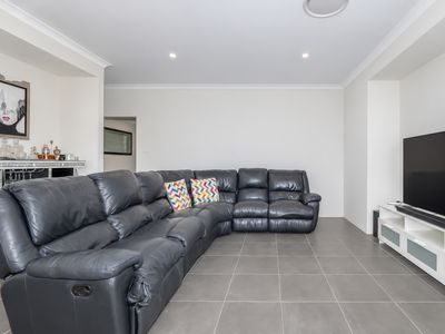 9 Pierrepoint Loop, Champion Lakes
