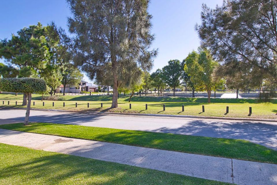 17 Amity Circuit , Shoalwater