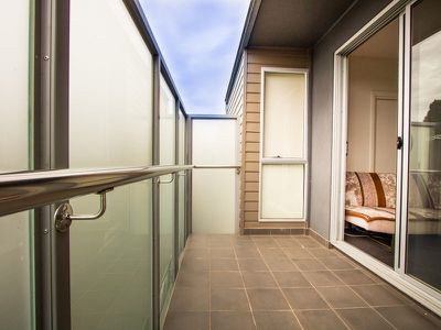 9 / 2 Middleborough Road, Burwood East