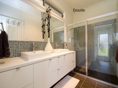 7 Lakewood Avenue, Mount Gambier