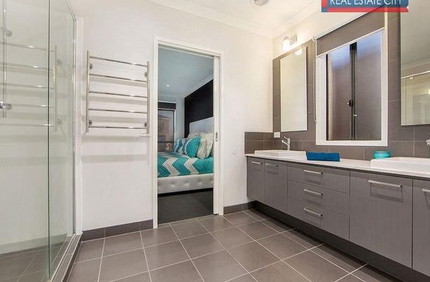 10 Torino Avenue, Greenvale