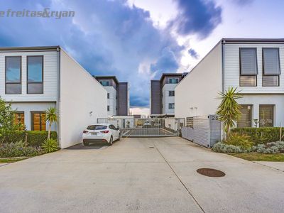 24 / 25 O'Connor Close, North Coogee