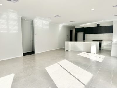 5 Minoa Road, Manor Lakes