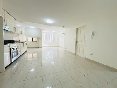 9/181 Hawkesbury Road, Westmead