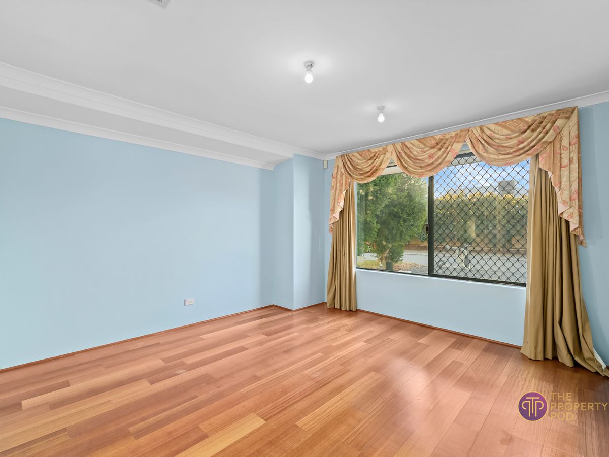 42 Woodside Loop, Beckenham