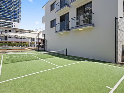 1 / 136 Marine Parade, Southport