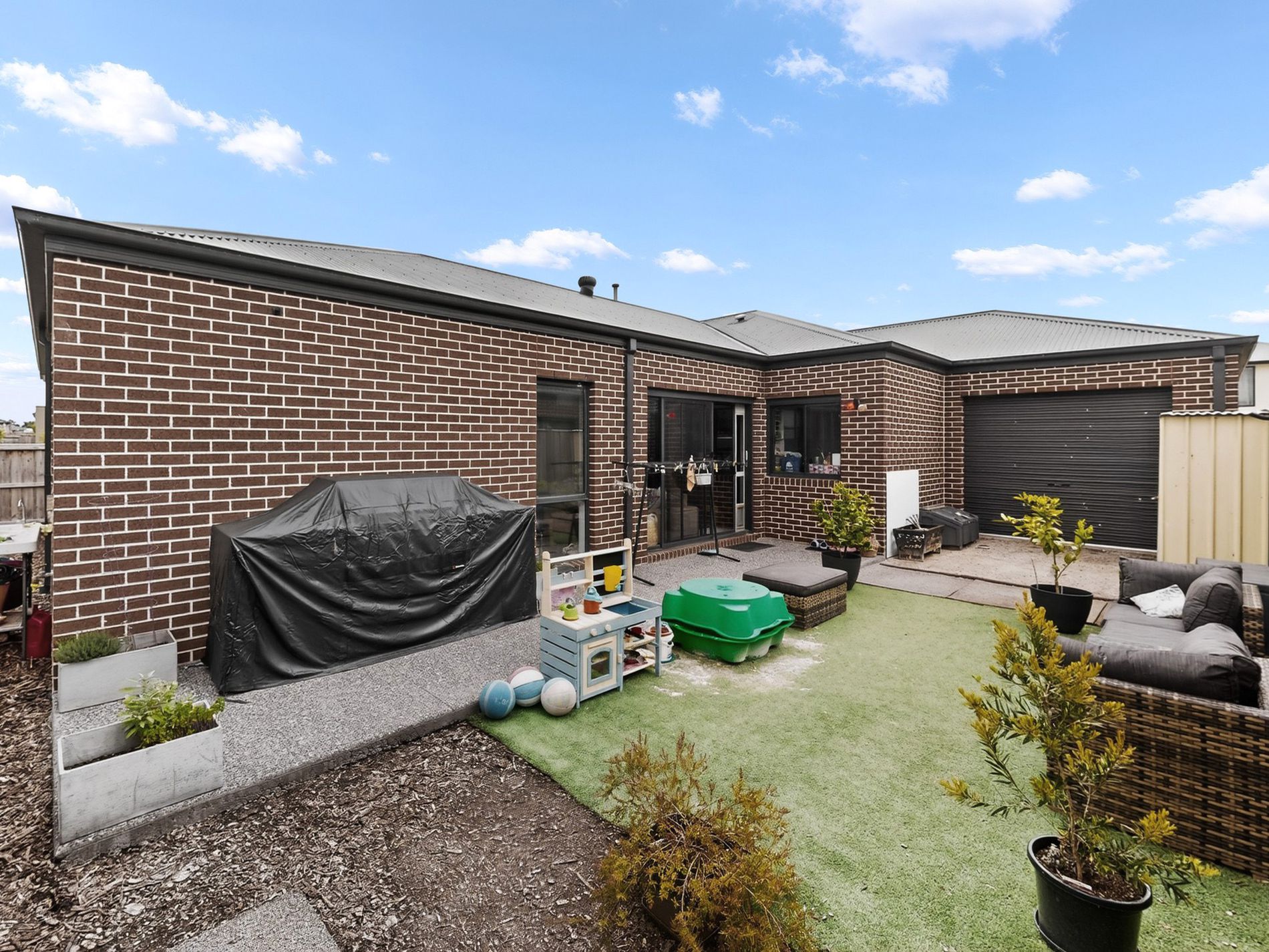 9 Kallista Circuit, Officer