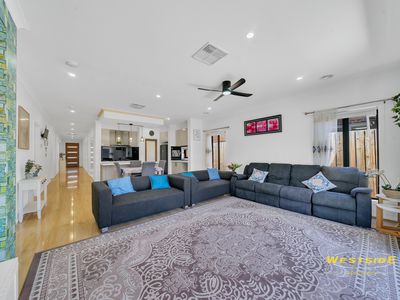 25 Cascade  Drive, Aintree