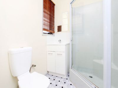 1 Lesley Drive, Hampton Park
