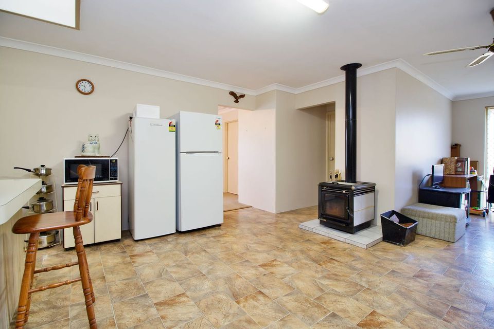 8 Maitland Cl, Cooloongup