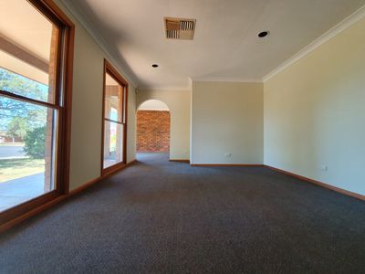 2 Sunset Way, Dubbo