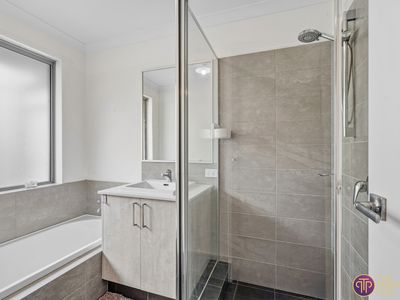 18 Fenchurch Drive, Hilbert