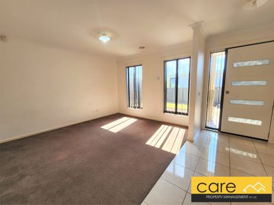 8 Tiarne Crescent, Hampton Park
