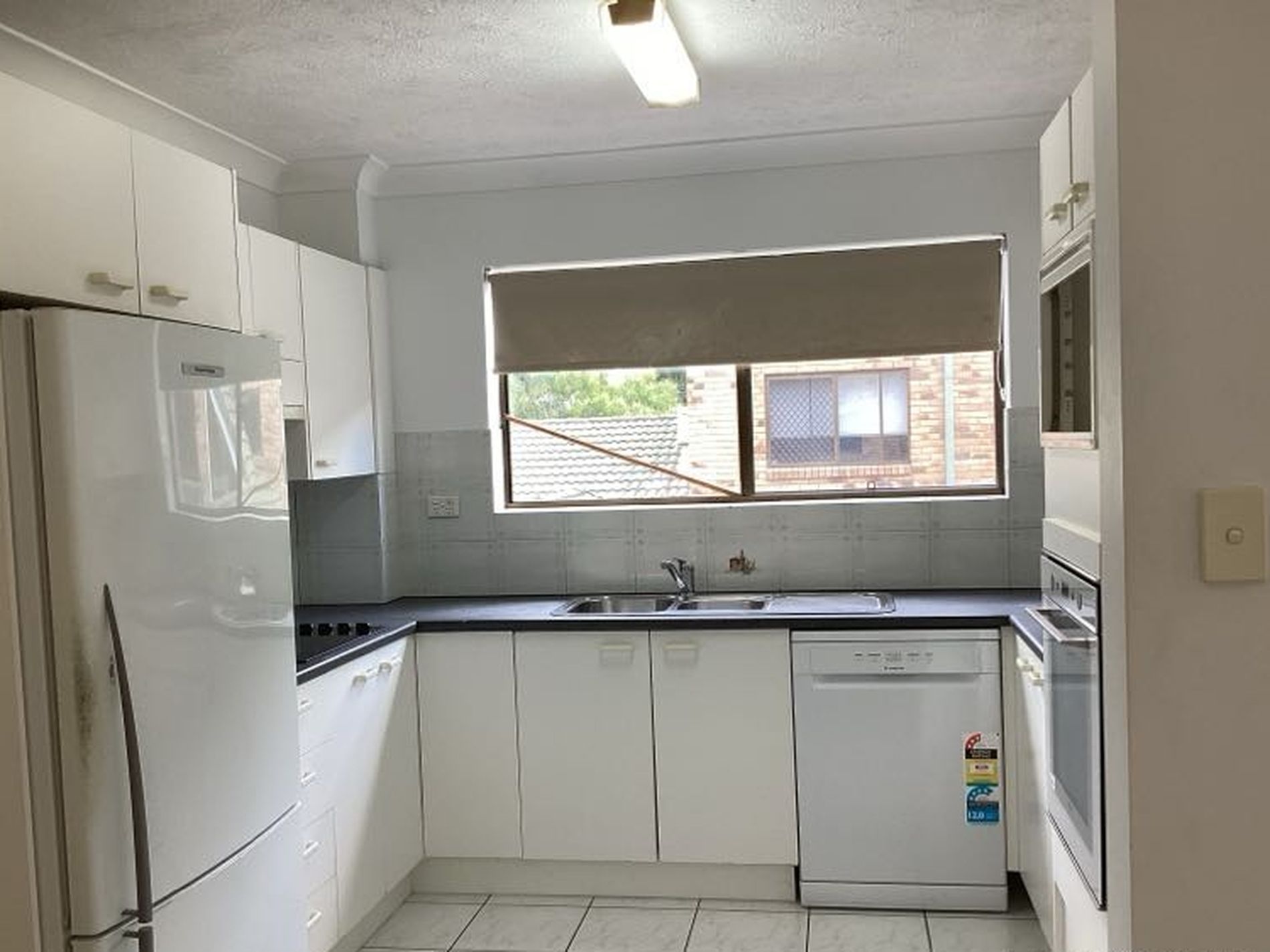 8 / 27 Cadell Street, Toowong