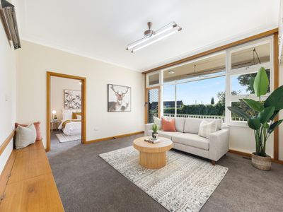 564 Whinray Crescent, East Albury