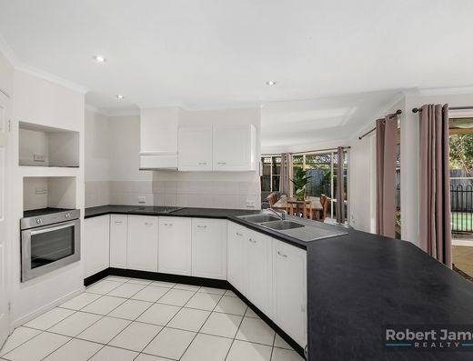 5 BEDROOM HOME WITH PARK RESERVE BACKDROP image 11