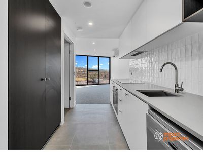 1604 / 2 Furzer Street, Phillip