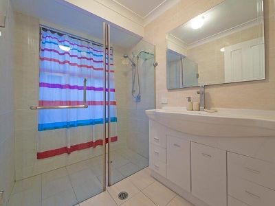 151 Meadowlands Rd, Carindale