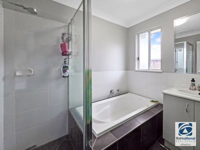 4 Robertson Close, Atherton