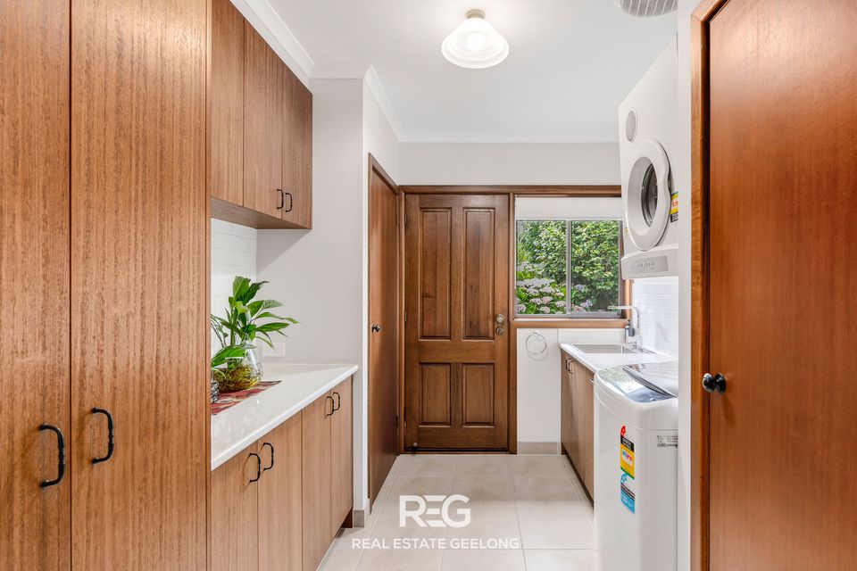 13 Greenbank Court, Leopold