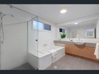 2 Nalbaugh Lane, Parkinson