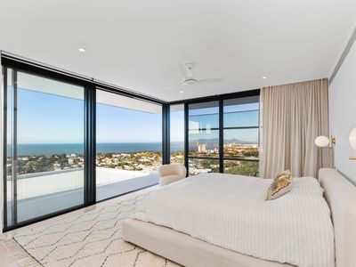 1 Balmoral Drive, Castle Hill