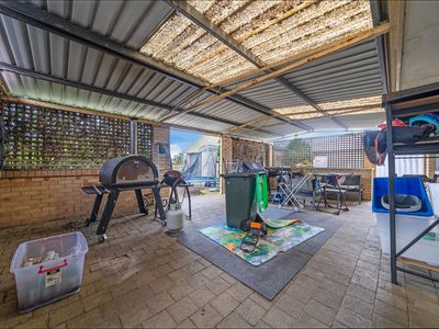 2 Beech Court, South Lake